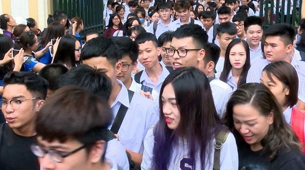 thầy trò mong sớm có đề thi minh họa.jpg